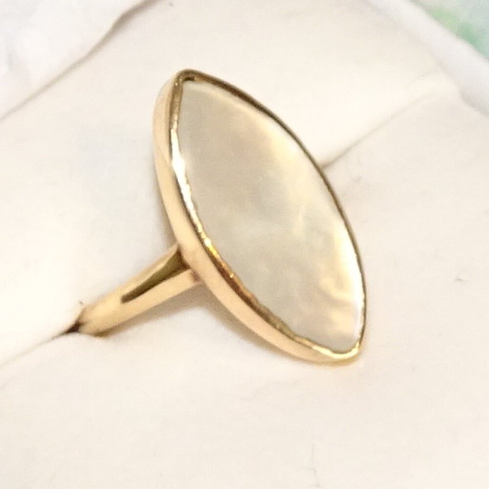 Mother of pearl navette in 10K, Vintage.